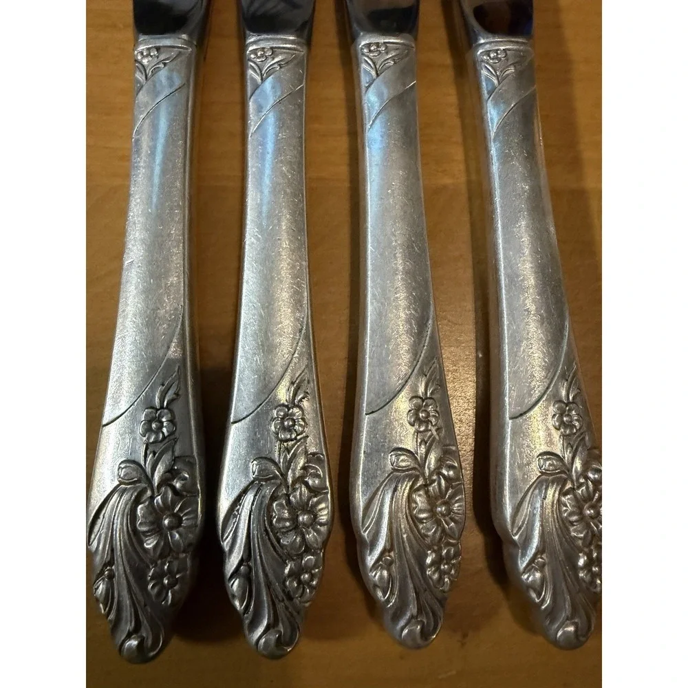 Lot 4 Oneida Community Evening Star Dinner Knives Stainless Blades Silverplate